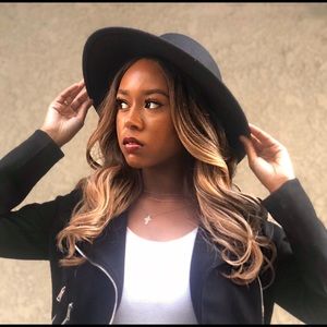 Hey Poshers! Enjoy my closet 💕